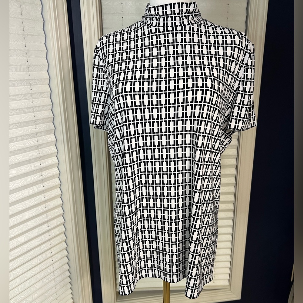 Black and White Print Short Sleeve Mock Neck Top